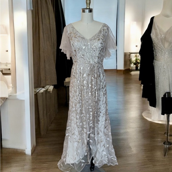 Elegant Nude Tan Sequins Dress - Picture 1 of 8
